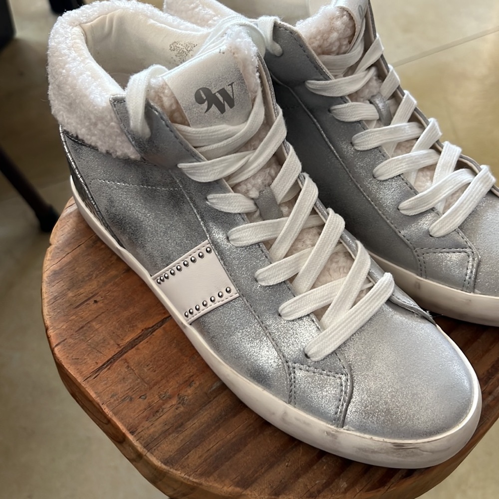 Nine West Silver/White Shoes with Faux Fur - Size 9M